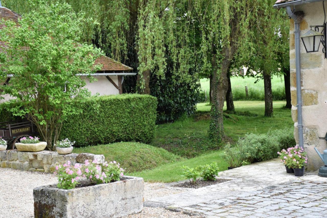 Le Petit Chateau De Sainte Colombe Bouges-le-Chateau Exterior foto